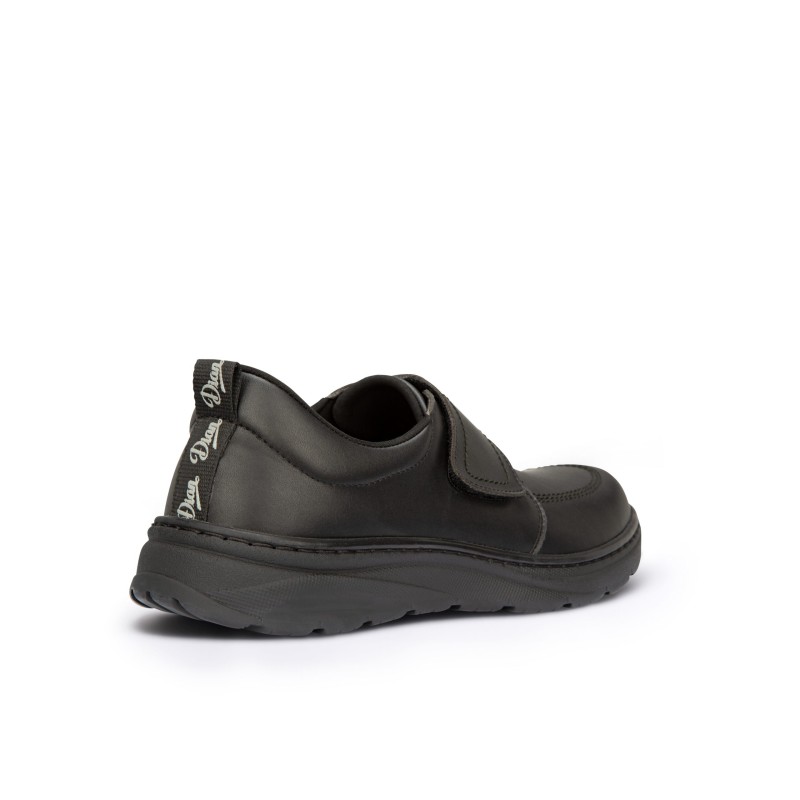 ZAPATILLA CON CIERRE DE VELCRO