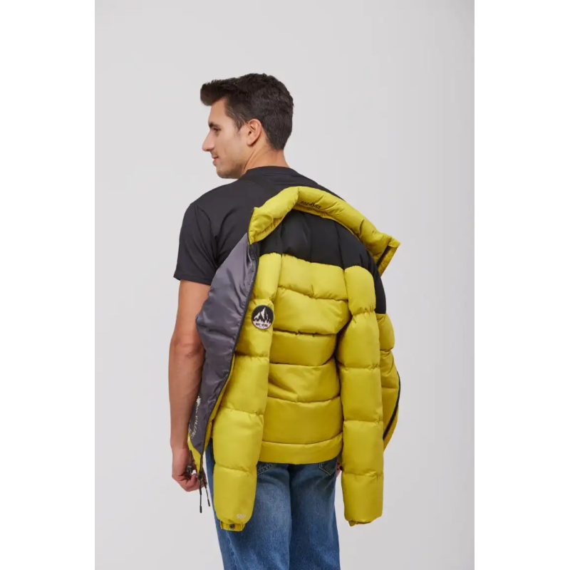 PARKA CON CAPUCHA Y RELLENO DE PLUMAS