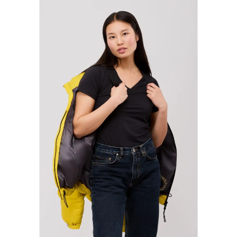 PARKA DE MUJER CON CAPUCHA Y RELLENO DE PLUMAS