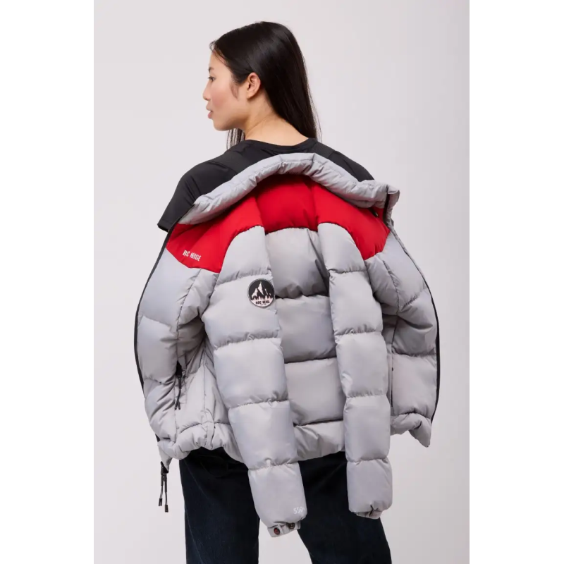 PARKA DE MUJER CON CAPUCHA Y RELLENO DE PLUMAS
