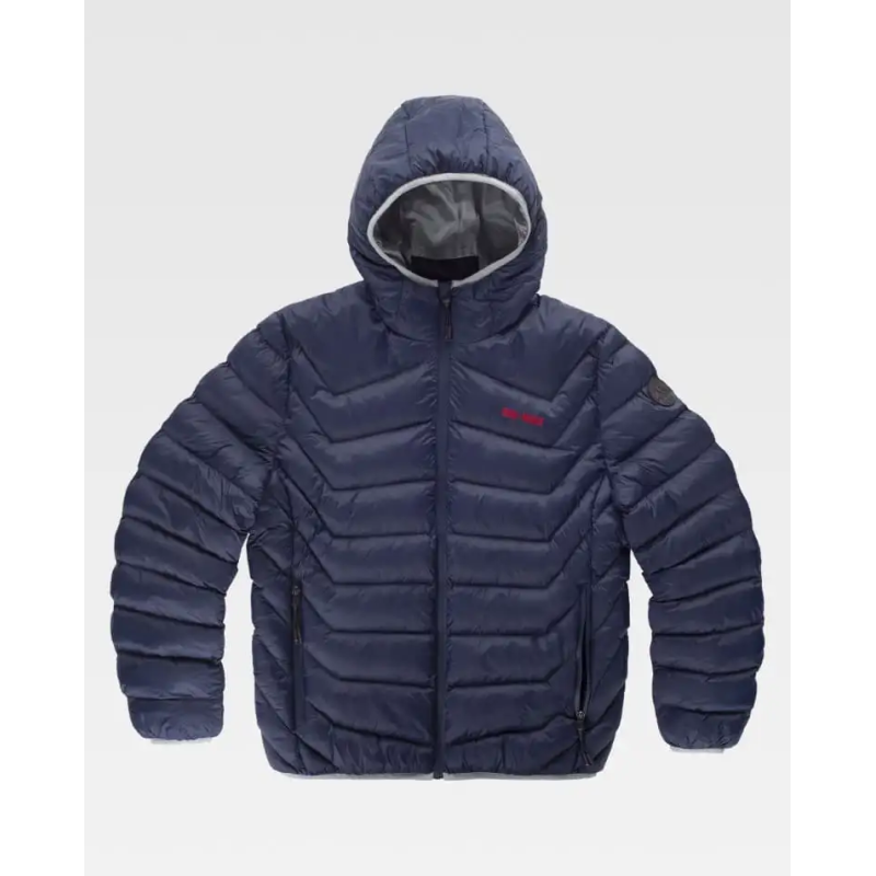 CHAQUETA CON CAPUCHA Y RELLENO SOSTENIBLE
