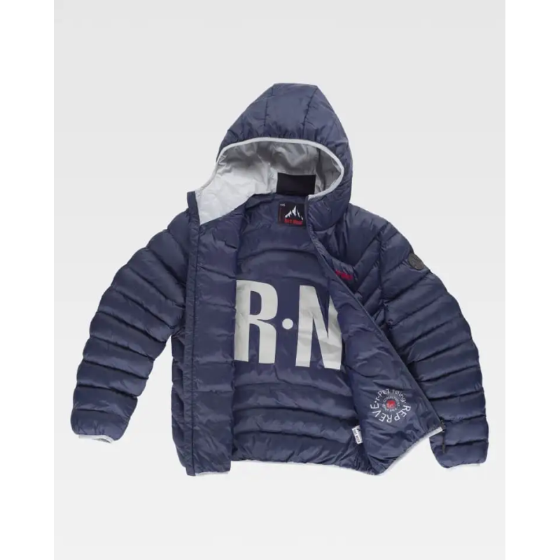 CHAQUETA CON CAPUCHA Y RELLENO SOSTENIBLE