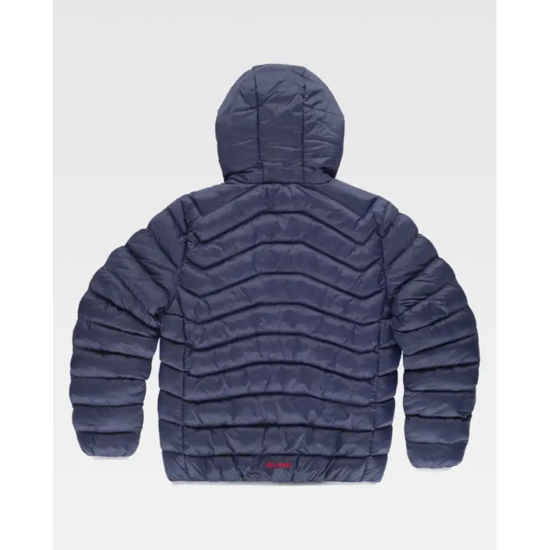 CHAQUETA CON CAPUCHA Y RELLENO SOSTENIBLE