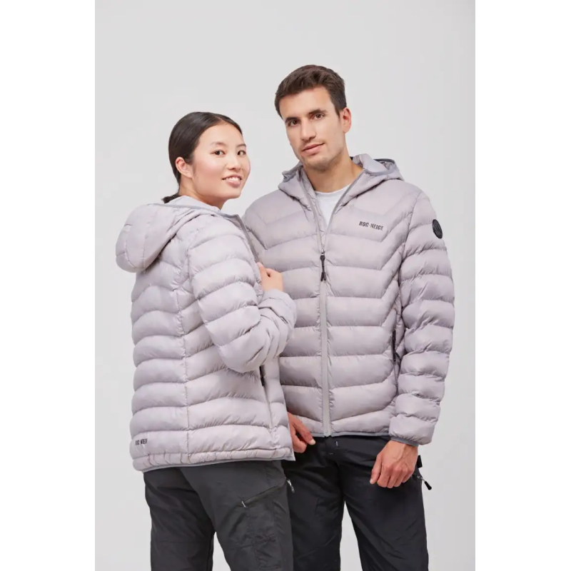 CHAQUETA CON CAPUCHA Y RELLENO SOSTENIBLE