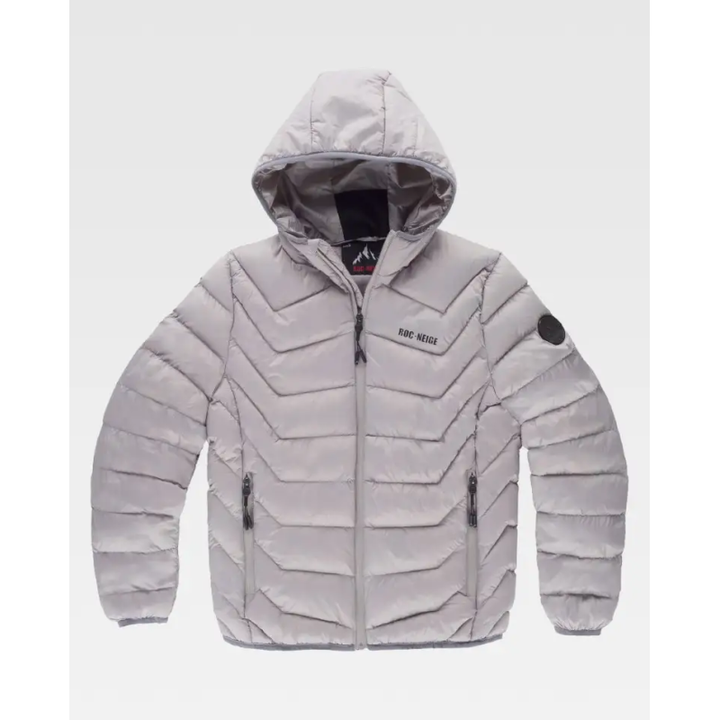 CHAQUETA CON CAPUCHA Y RELLENO SOSTENIBLE