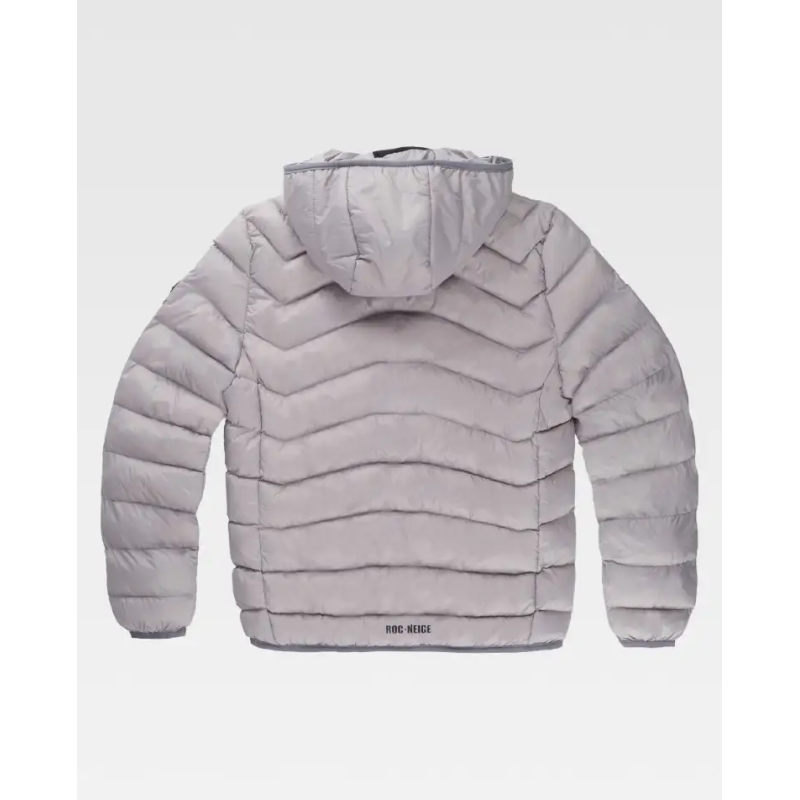 CHAQUETA CON CAPUCHA Y RELLENO SOSTENIBLE