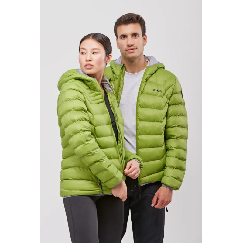 CHAQUETA CON CAPUCHA Y RELLENO SOSTENIBLE