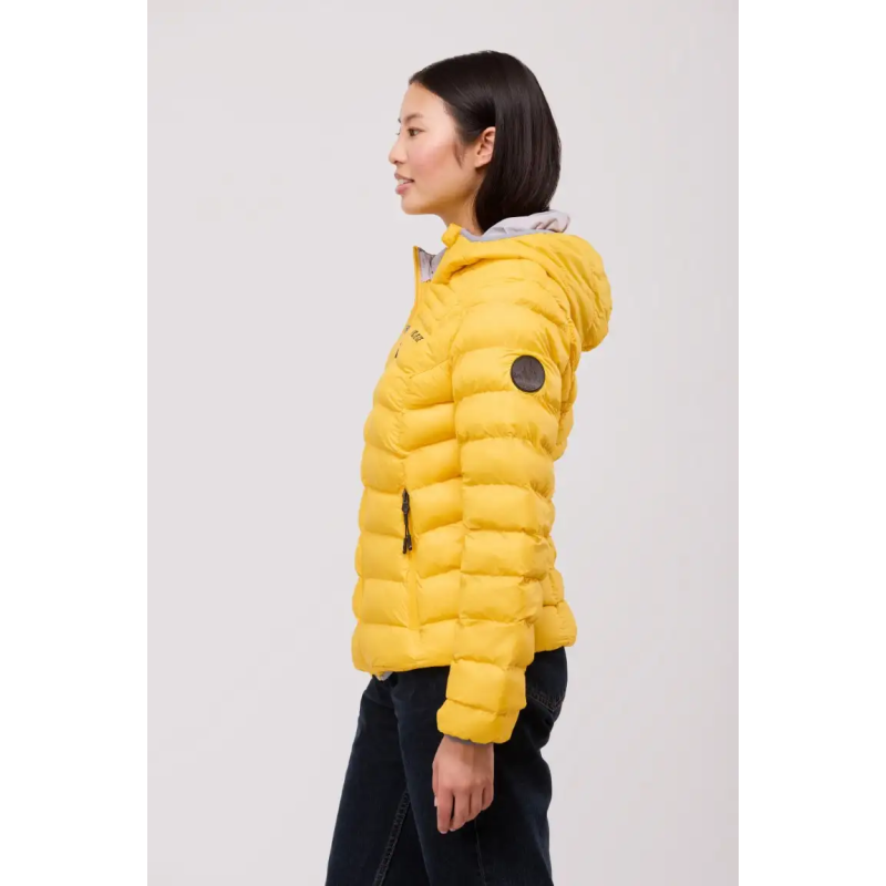 CHAQUETA CON CAPUCHA Y RELLENO SOSTENIBLE MUJER