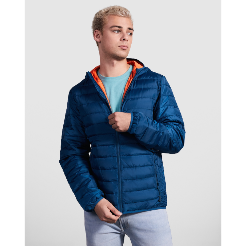 CHAQUETA HOMBRE TIPO PLUMA CON CAPUCHA