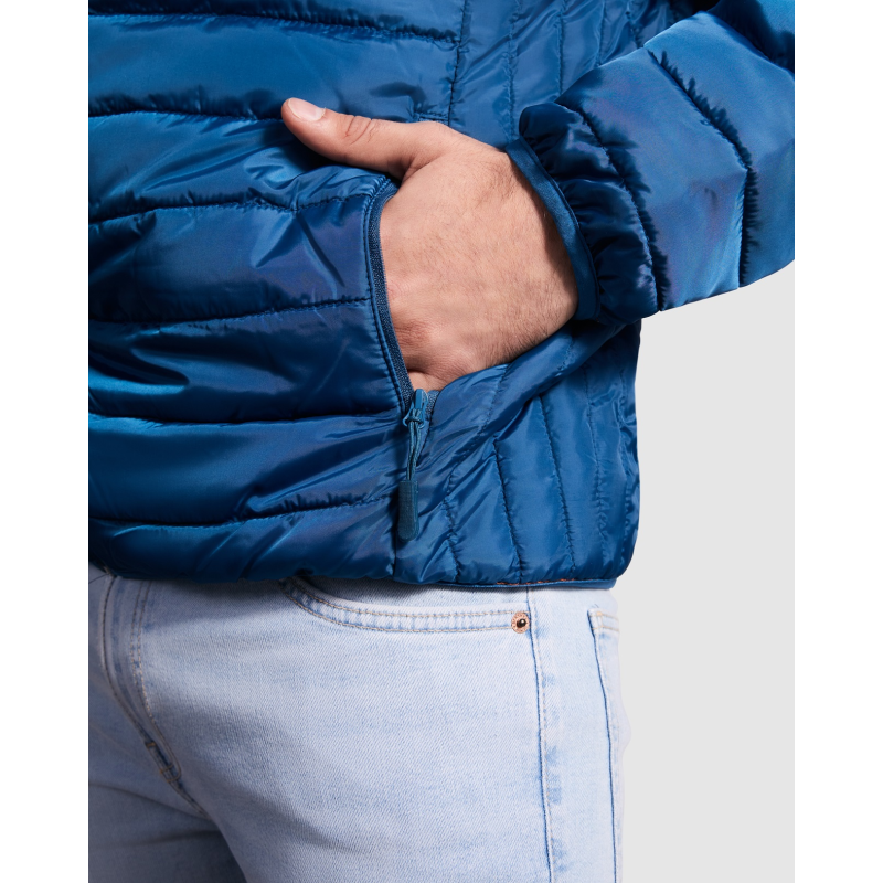 CHAQUETA HOMBRE TIPO PLUMA CON CAPUCHA