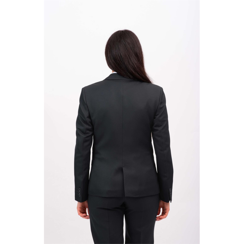 AMERICANA MUJER CLÁSICA RECEPCIÓN CONSERJERÍA