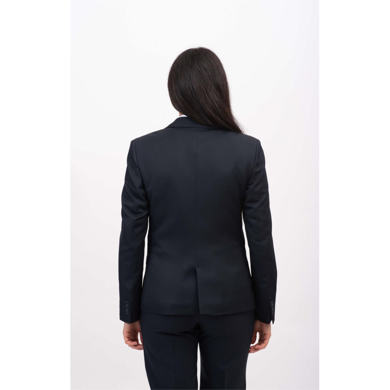 AMERICANA MUJER CLÁSICA RECEPCIÓN CONSERJERÍA