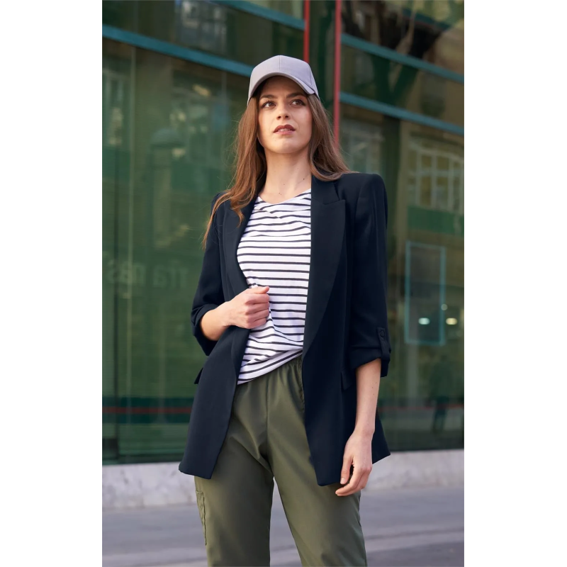 AMERICANA MUJER CON RECOGEMANGA