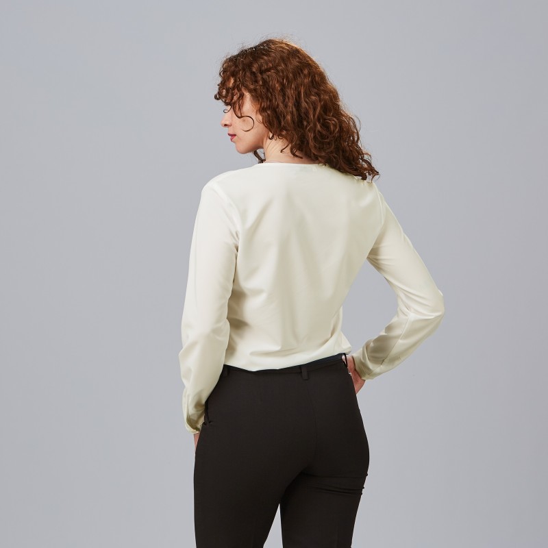 BLUSA CUELLO PICO