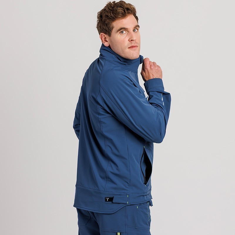 CHAQUETA TÉCNICA LIGERA CORTAVIENTOS