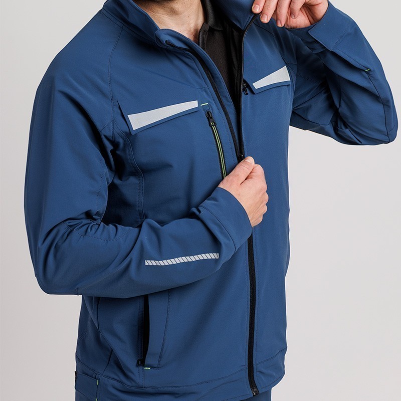 CHAQUETA TÉCNICA LIGERA CORTAVIENTOS