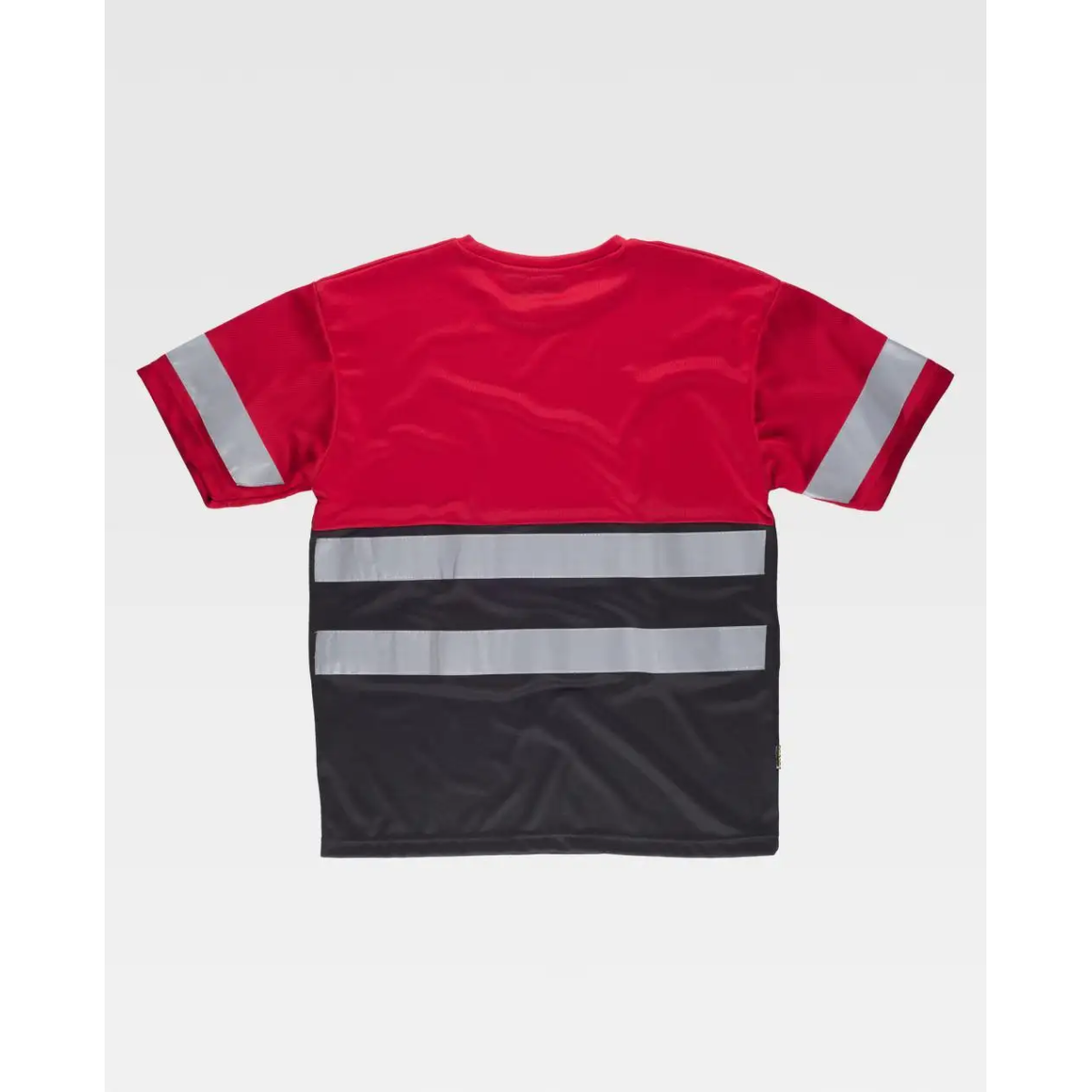 CAMISETA CON BANDAS REFLECTANTES