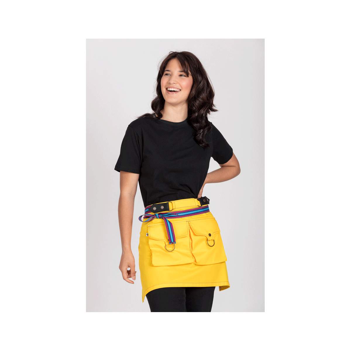 DELANTAL CORTO CON BOLSILLOS CARTERA