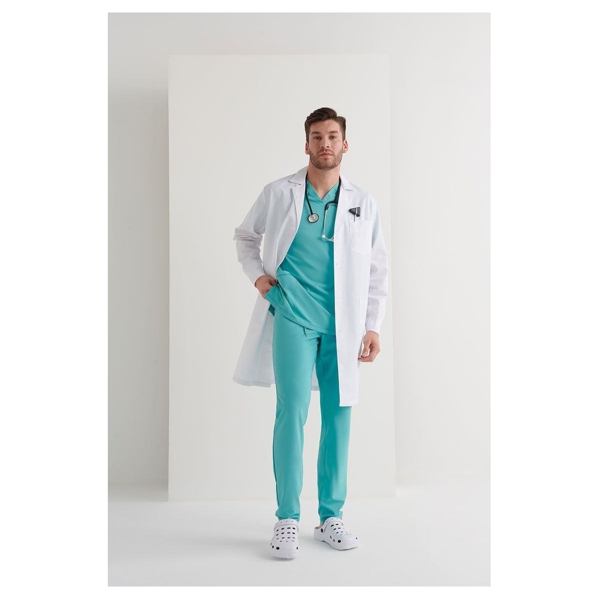 BATA HOMBRE BLANCA CON BOTONES