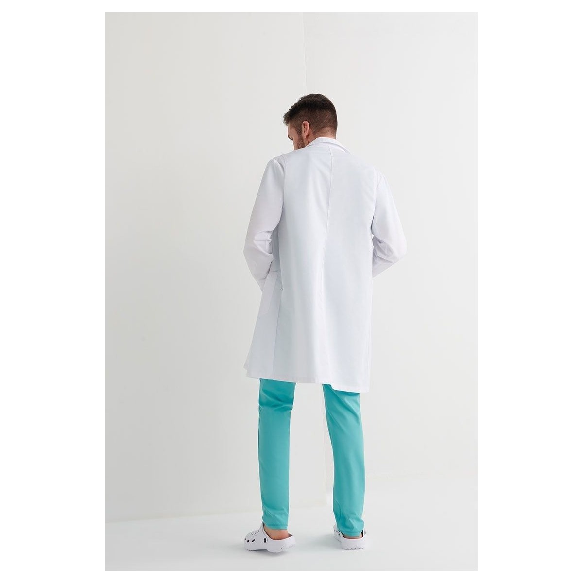 BATA HOMBRE BLANCA CON BOTONES