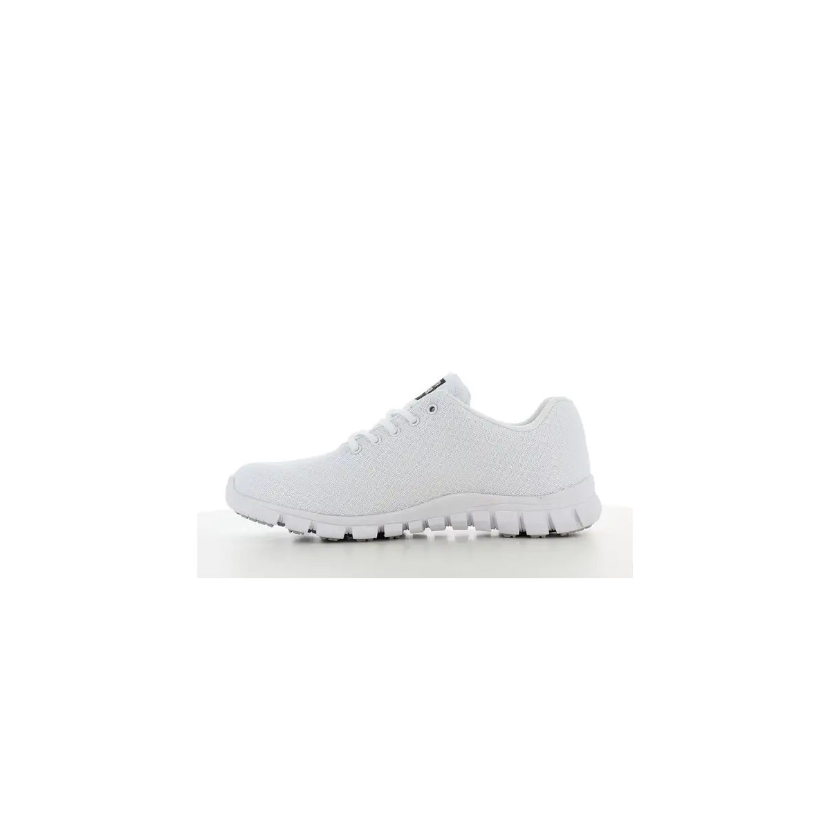 ZAPATILLA TRANSPIRABLE ANTIDESLIZANTE