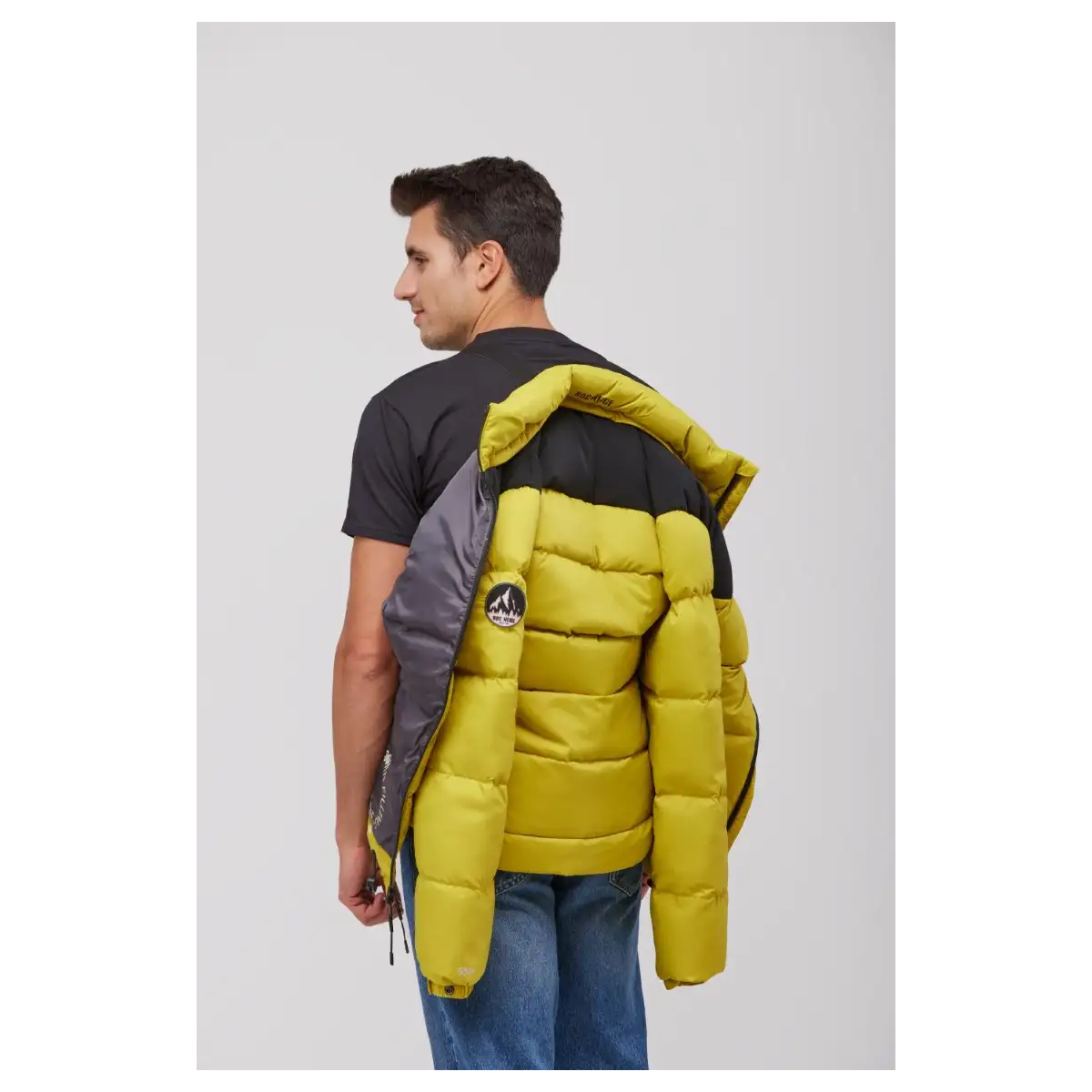 PARKA CON CAPUCHA Y RELLENO DE PLUMAS