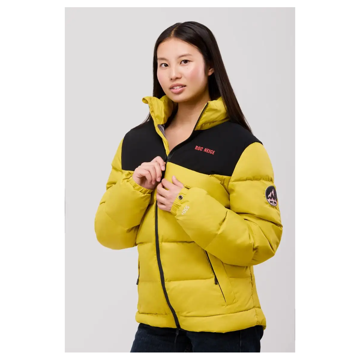 PARKA DE MUJER CON CAPUCHA Y RELLENO DE PLUMAS