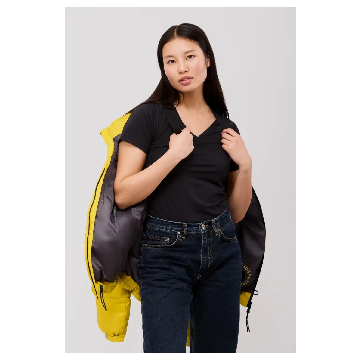 PARKA DE MUJER CON CAPUCHA Y RELLENO DE PLUMAS