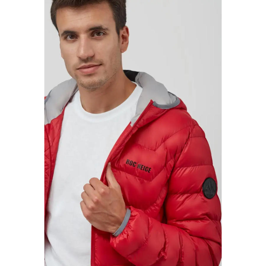 CHAQUETA CON CAPUCHA Y RELLENO SOSTENIBLE granate frente 1