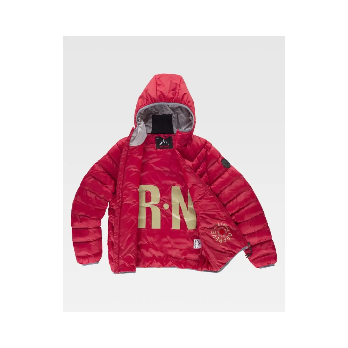 CHAQUETA CON CAPUCHA Y RELLENO SOSTENIBLE