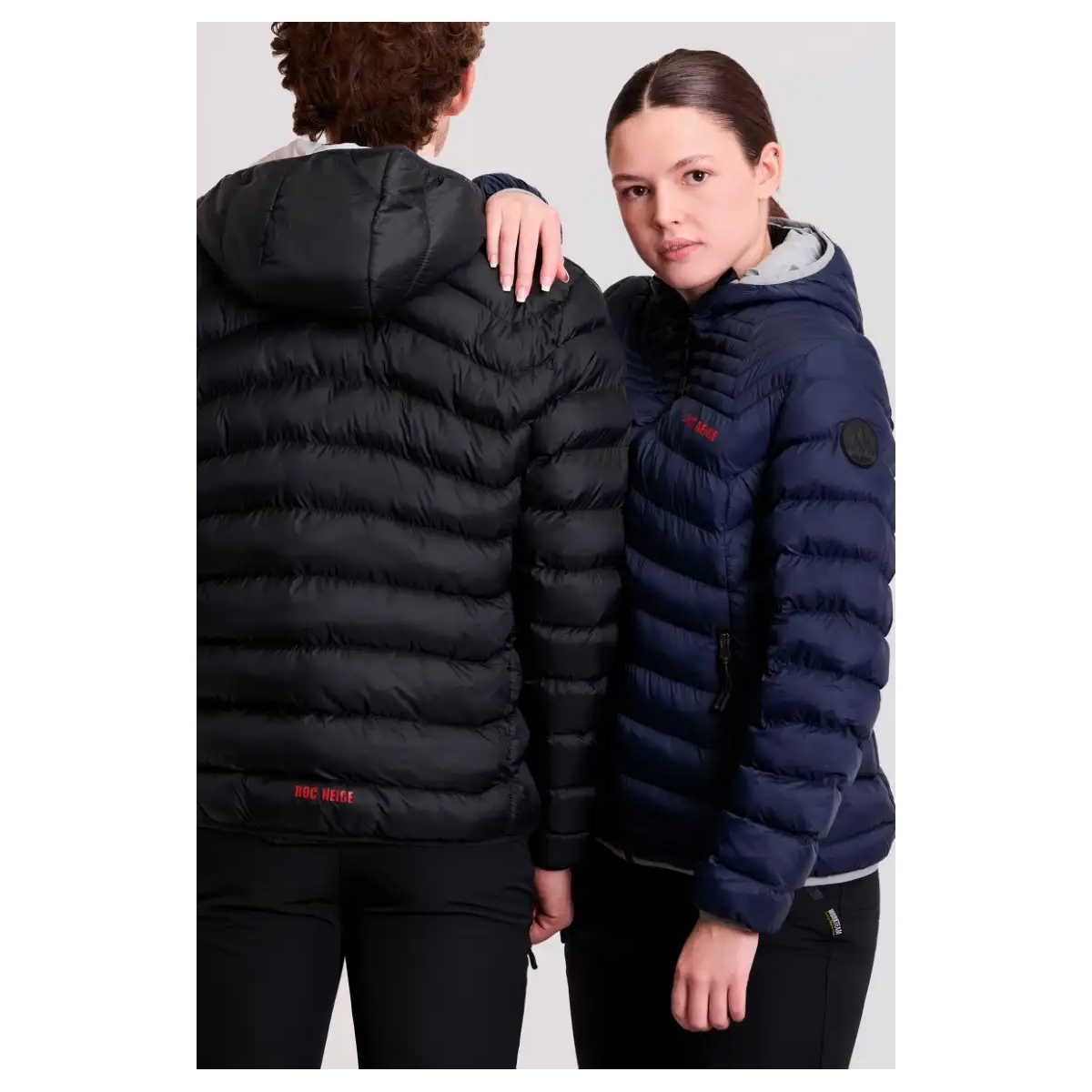 CHAQUETA CON CAPUCHA Y RELLENO SOSTENIBLE MUJER