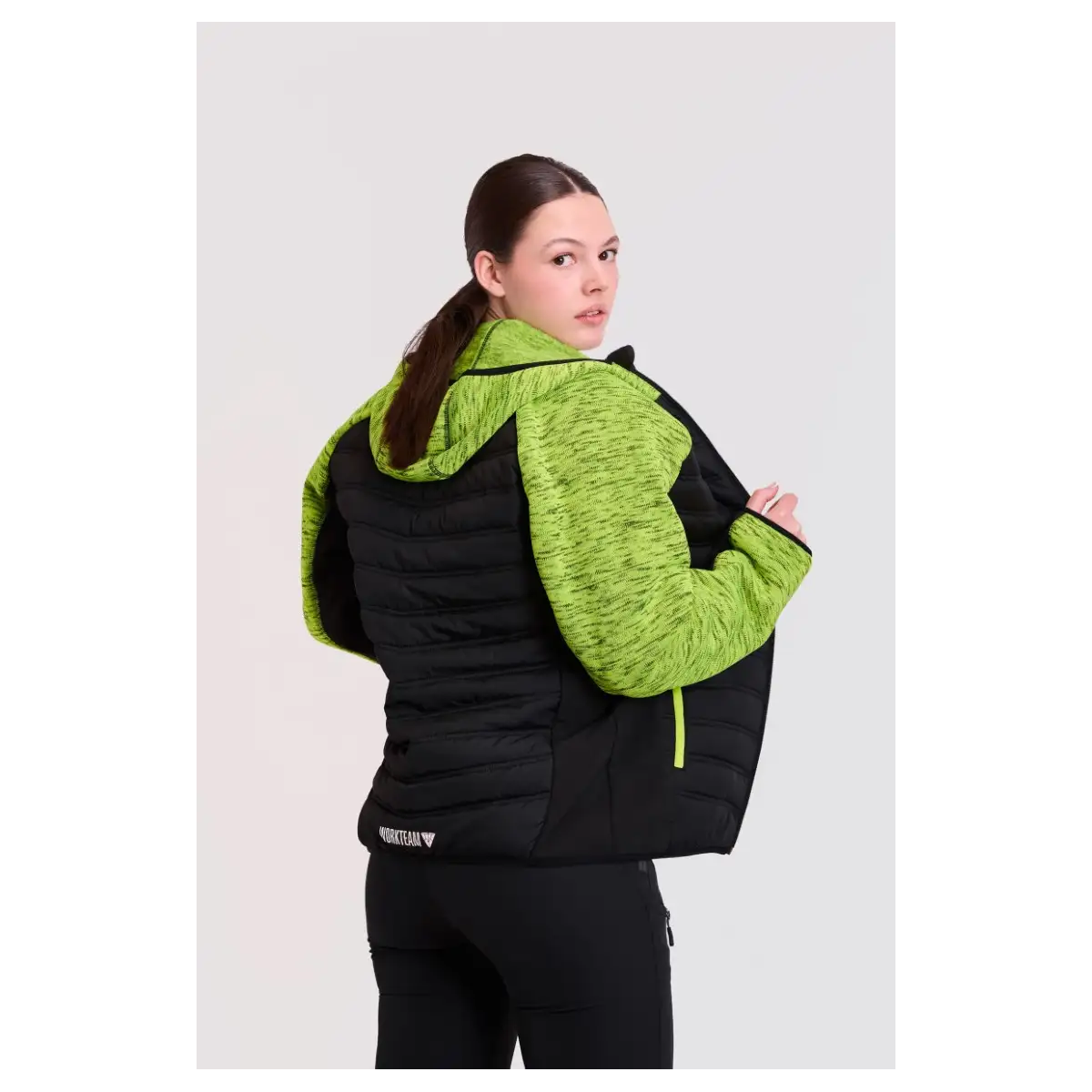 CHAQUETA DE PUNTO ACOLCHADA CON CAPUCHA