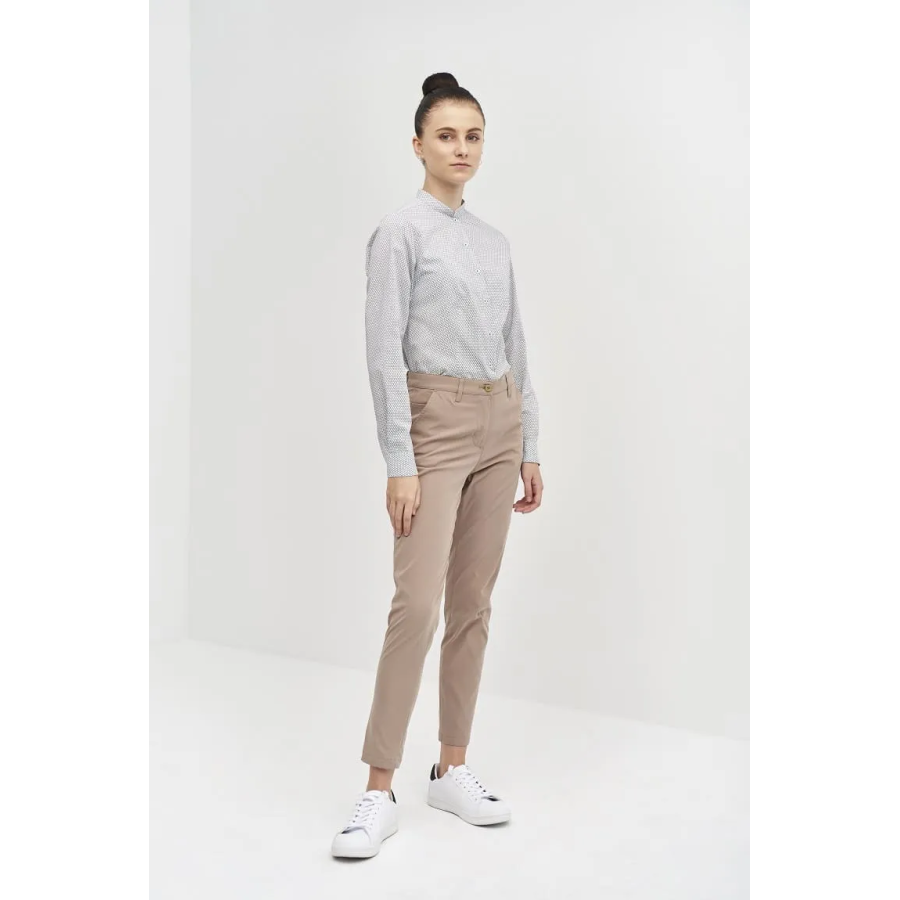 PANTALON CHINO MUJER SLIM FIT RESISTETE LEJIA BEIGE FRENTE