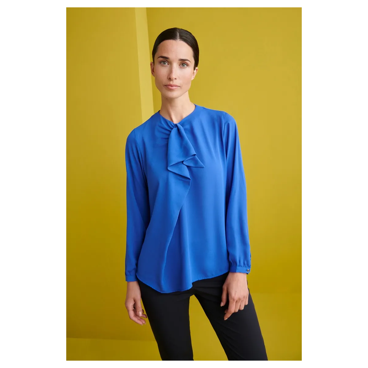 BLUSA CUELLO REDONDO ESTILO PAÑUELO