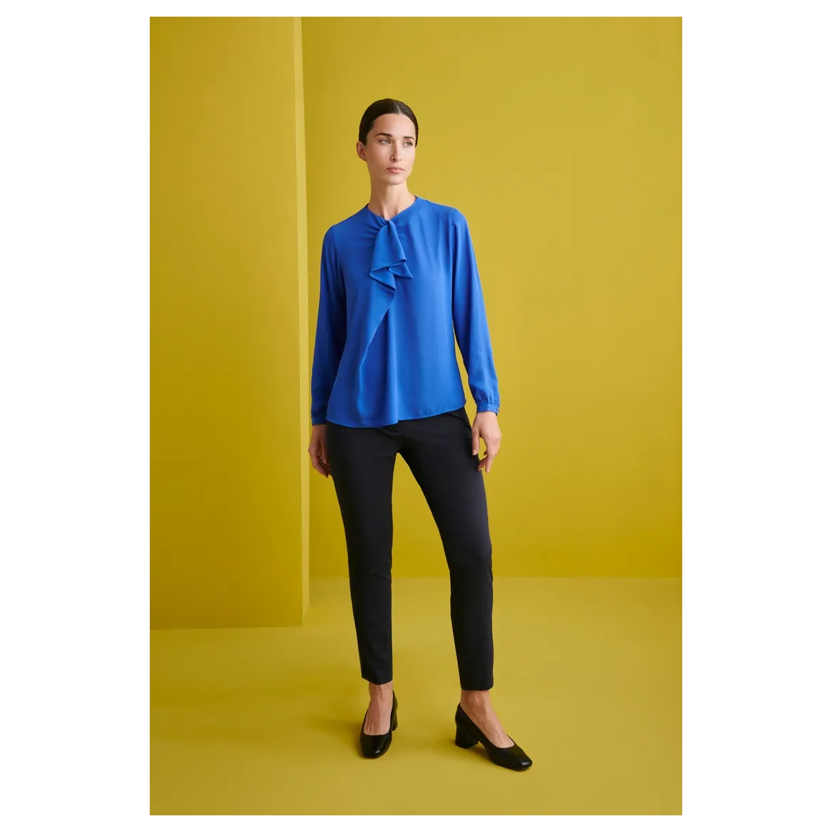 BLUSA CUELLO REDONDO ESTILO PAÑUELO