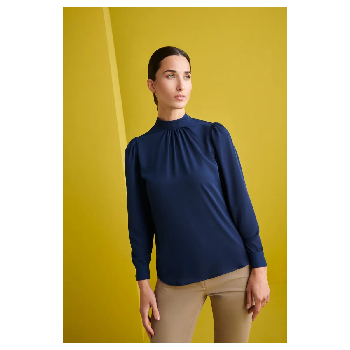 BLUSA MANGA LARGA Y CUELLO ALTO
