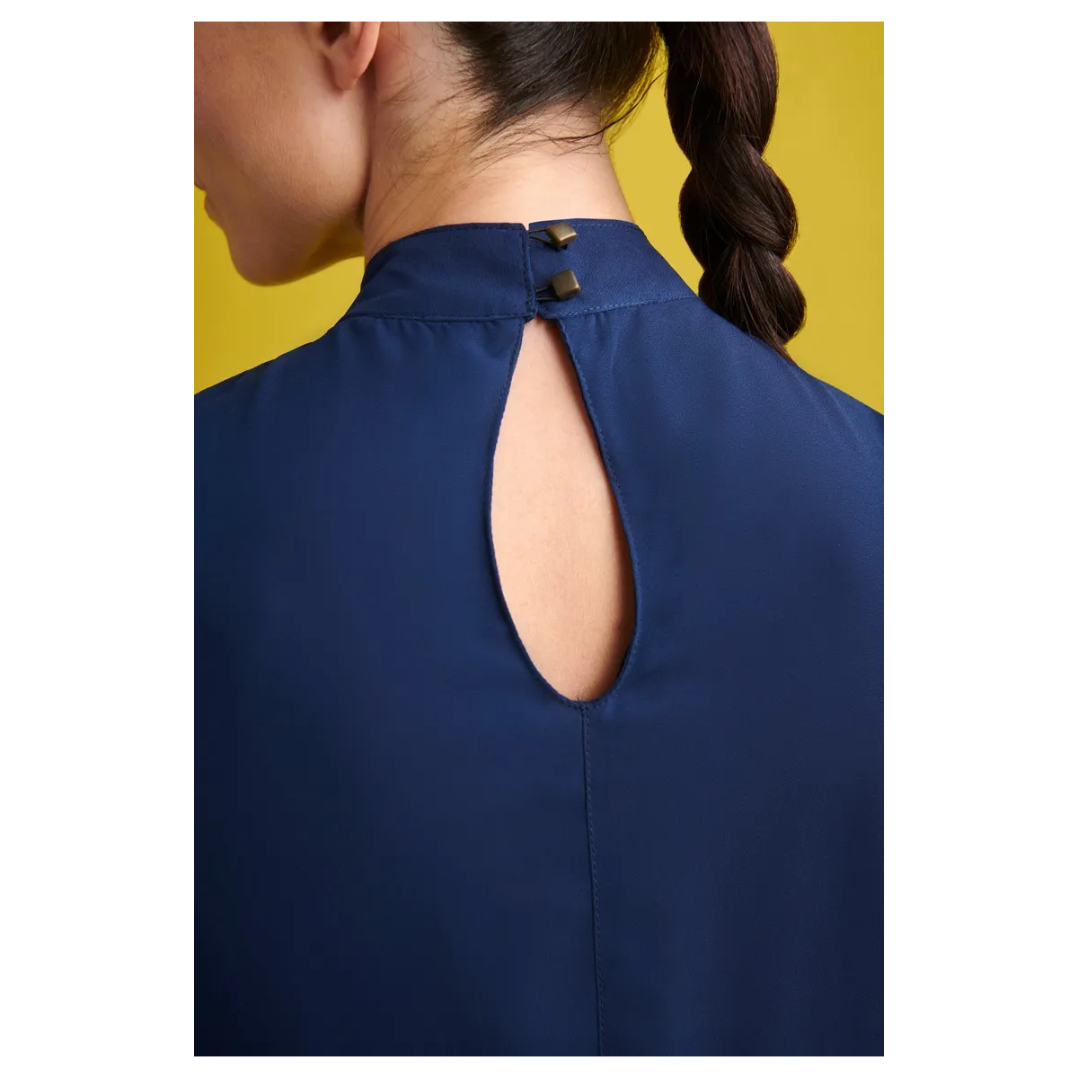 BLUSA MANGA LARGA Y CUELLO ALTO