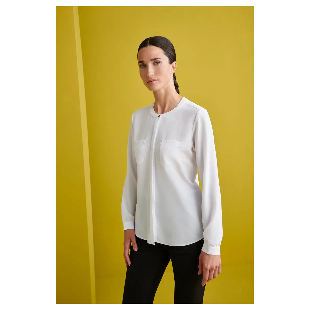 BLUSA CON BOLSILLOS Y CAIDA SUAVE