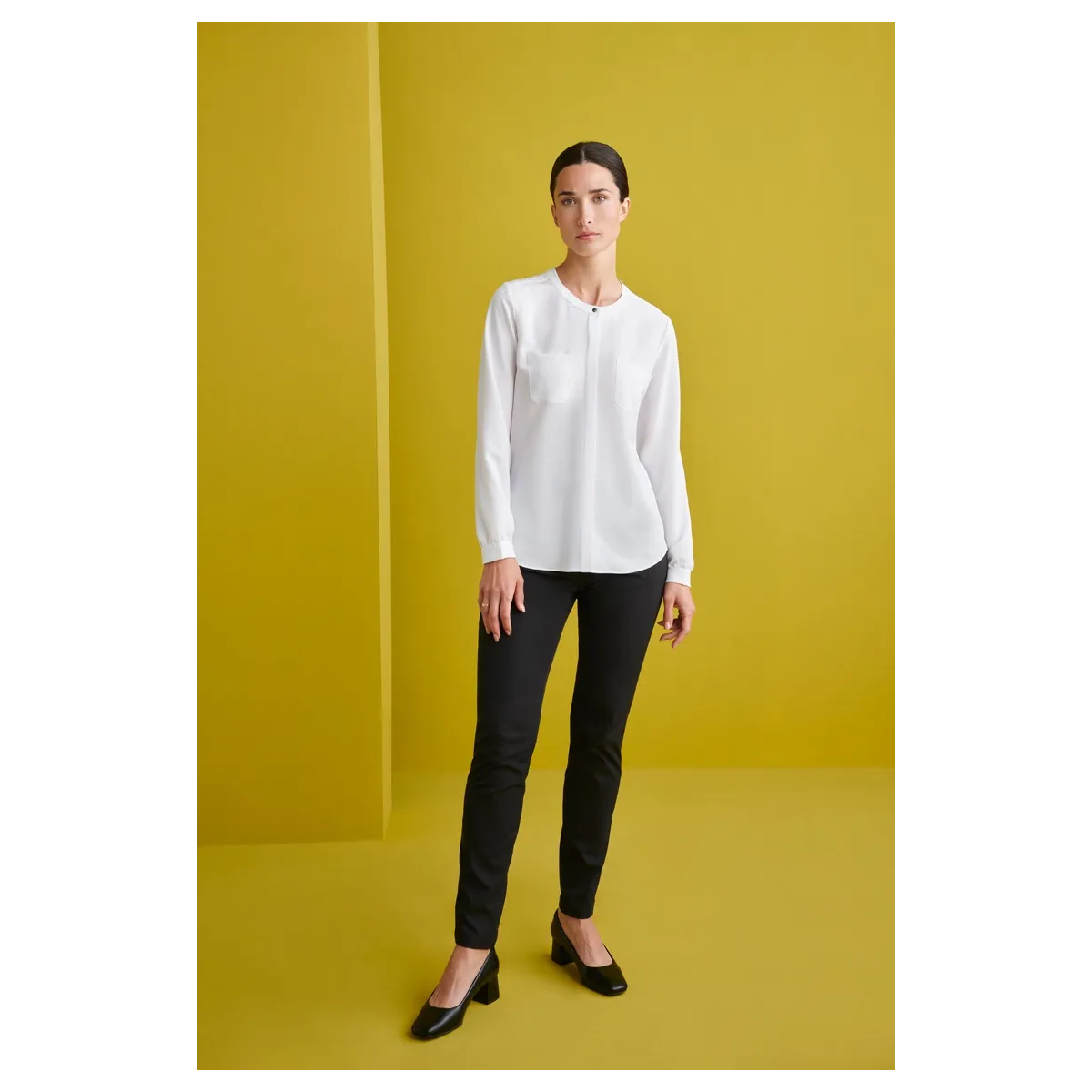 BLUSA CON BOLSILLOS Y CAIDA SUAVE
