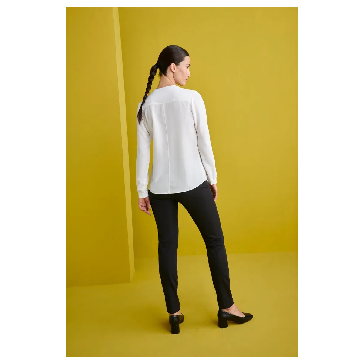 BLUSA CON BOLSILLOS Y CAIDA SUAVE