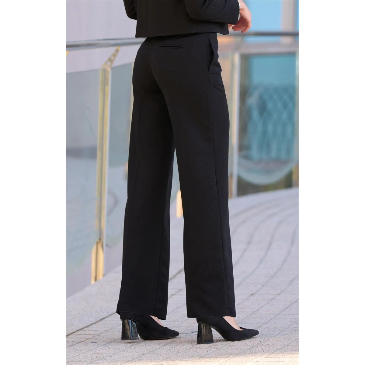 PANTALÓN ANCHO MUJER HOSPEDERIA