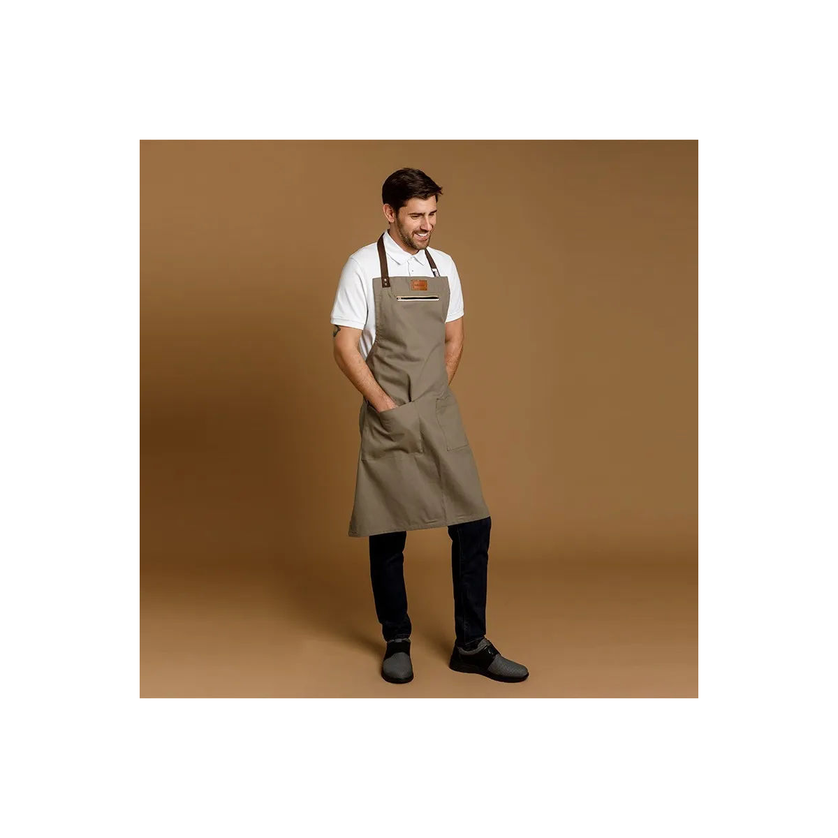 DELANTAL PETO BOLSILLO DE CREMALLERA EN PECHO