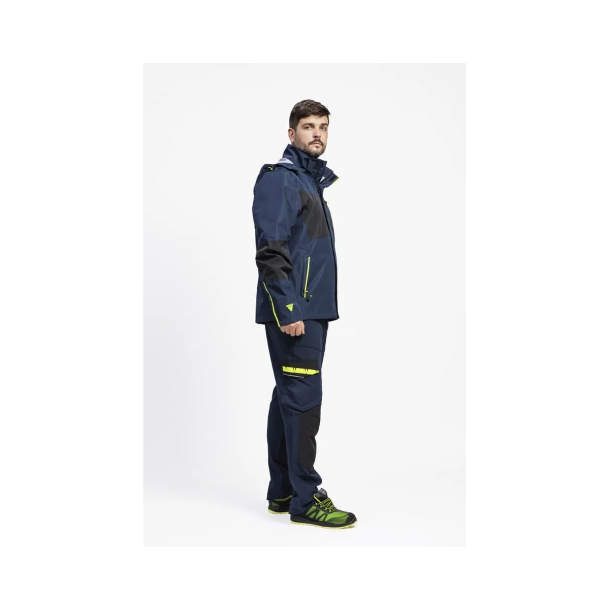 CHAQUETA IMPERMEABLE TRANSPIRABLE CON CAPUCHA