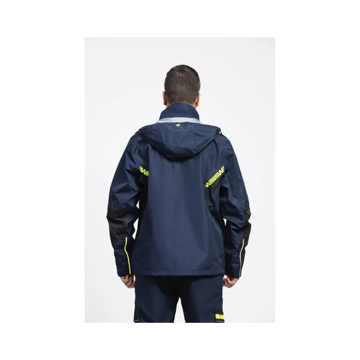 CHAQUETA IMPERMEABLE TRANSPIRABLE CON CAPUCHA