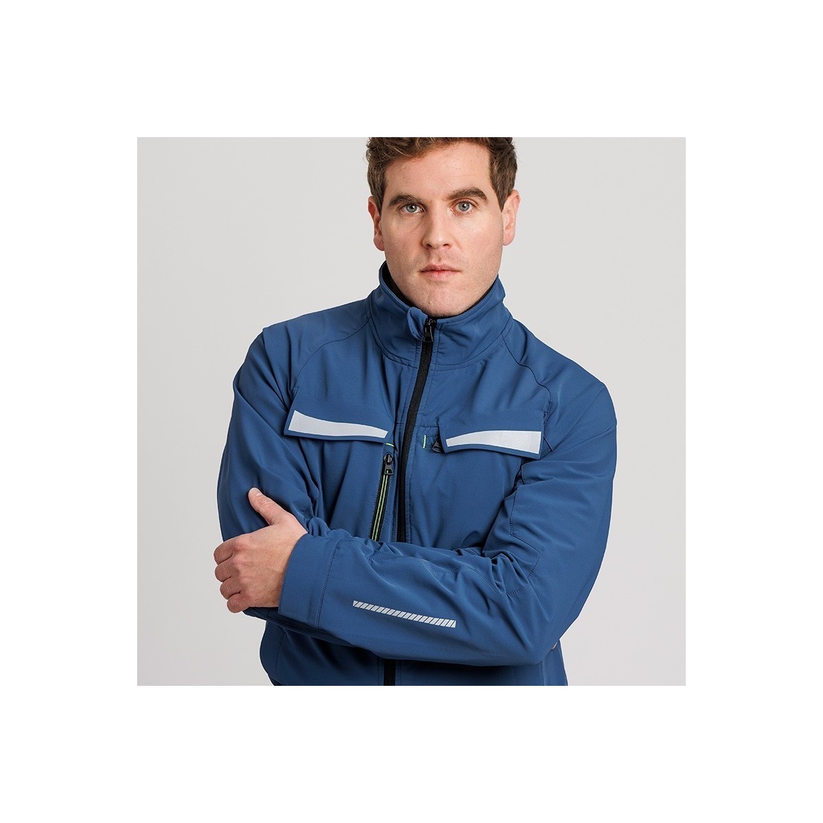 CHAQUETA TÉCNICA LIGERA CORTAVIENTOS