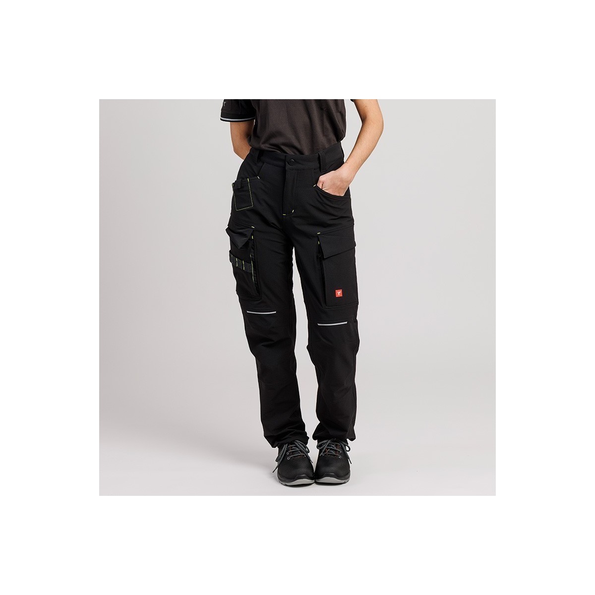 PANTALÓN TÉCNICO MULTIBOLSILLOS CORTAVIENTOS HIDRÓFUGO