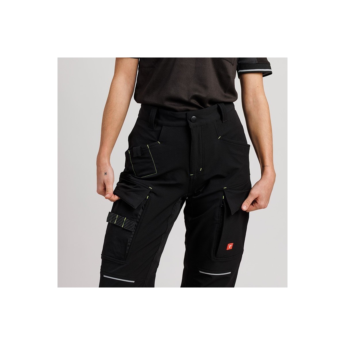 PANTALÓN TÉCNICO MULTIBOLSILLOS CORTAVIENTOS HIDRÓFUGO
