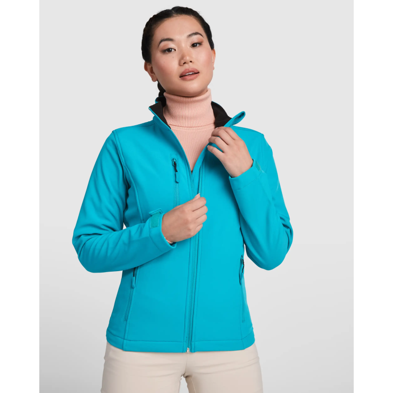 SOFTSHELL MUJER CON FORRO MICROPOLAR